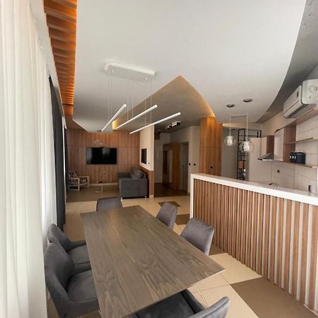 Leo Lux 1 Apartment Nis Bagian luar foto
