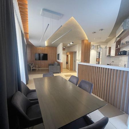 Leo Lux 1 Apartment Nis Bagian luar foto
