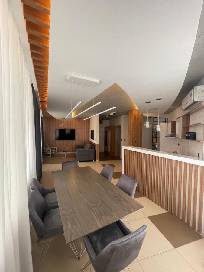 Leo Lux 1 Apartment Nis Bagian luar foto