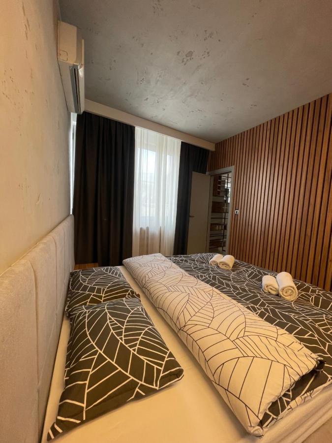 Leo Lux 1 Apartment Nis Bagian luar foto