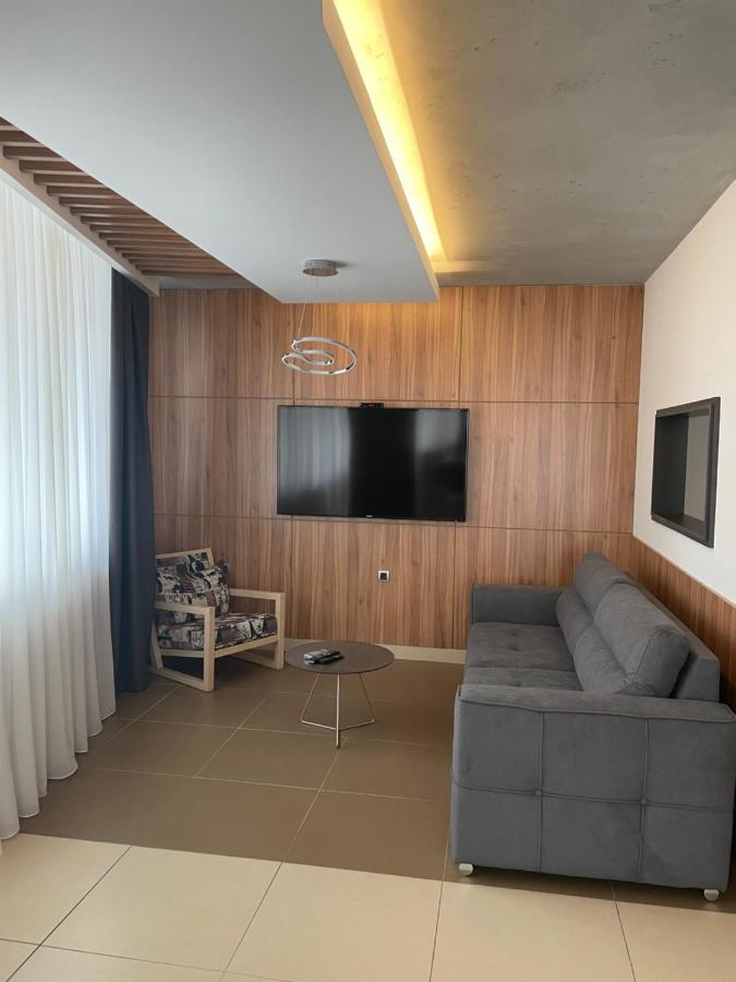 Leo Lux 1 Apartment Nis Bagian luar foto