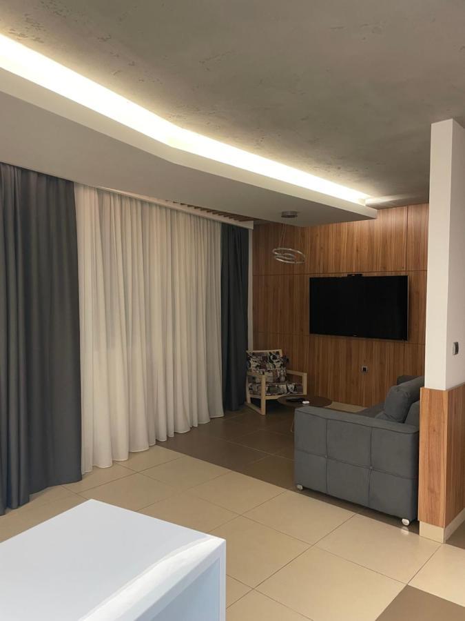Leo Lux 1 Apartment Nis Bagian luar foto