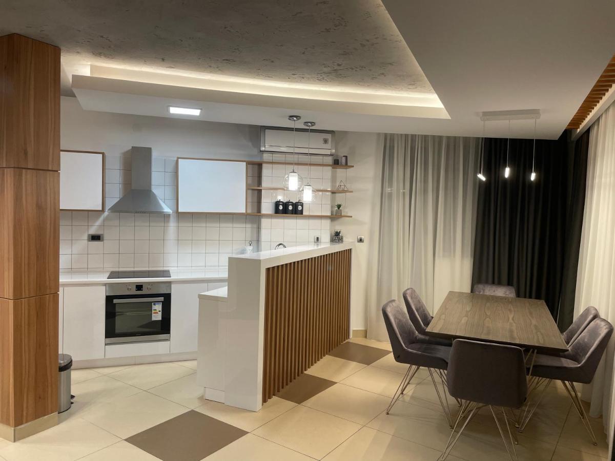 Leo Lux 1 Apartment Nis Bagian luar foto