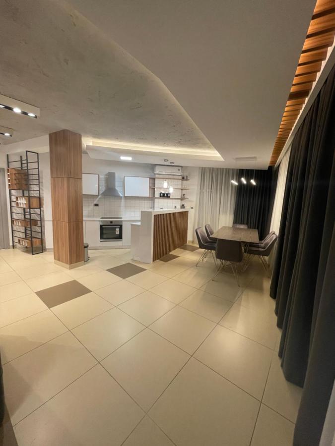 Leo Lux 1 Apartment Nis Bagian luar foto