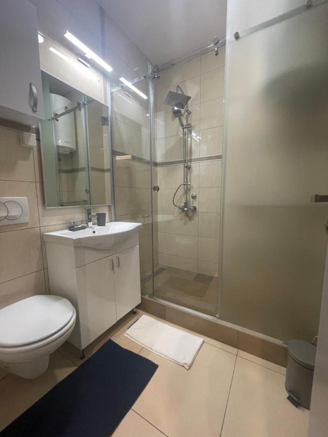 Leo Lux 1 Apartment Nis Bagian luar foto