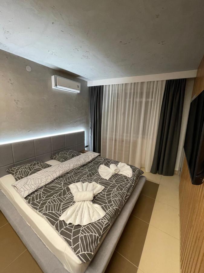 Leo Lux 1 Apartment Nis Bagian luar foto