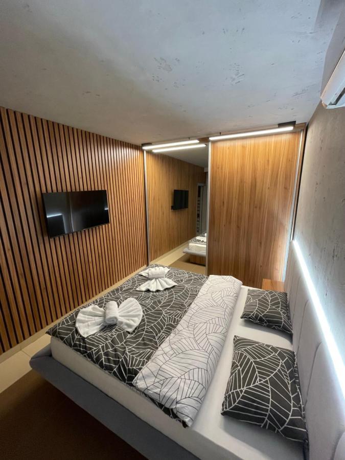Leo Lux 1 Apartment Nis Bagian luar foto