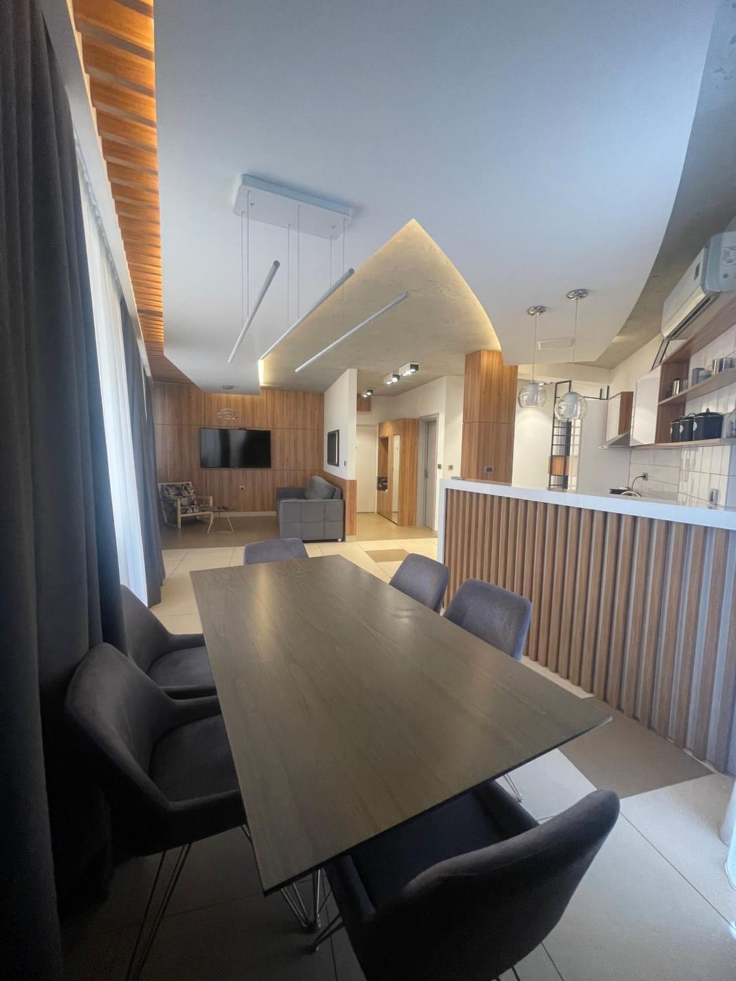 Leo Lux 1 Apartment Nis Bagian luar foto