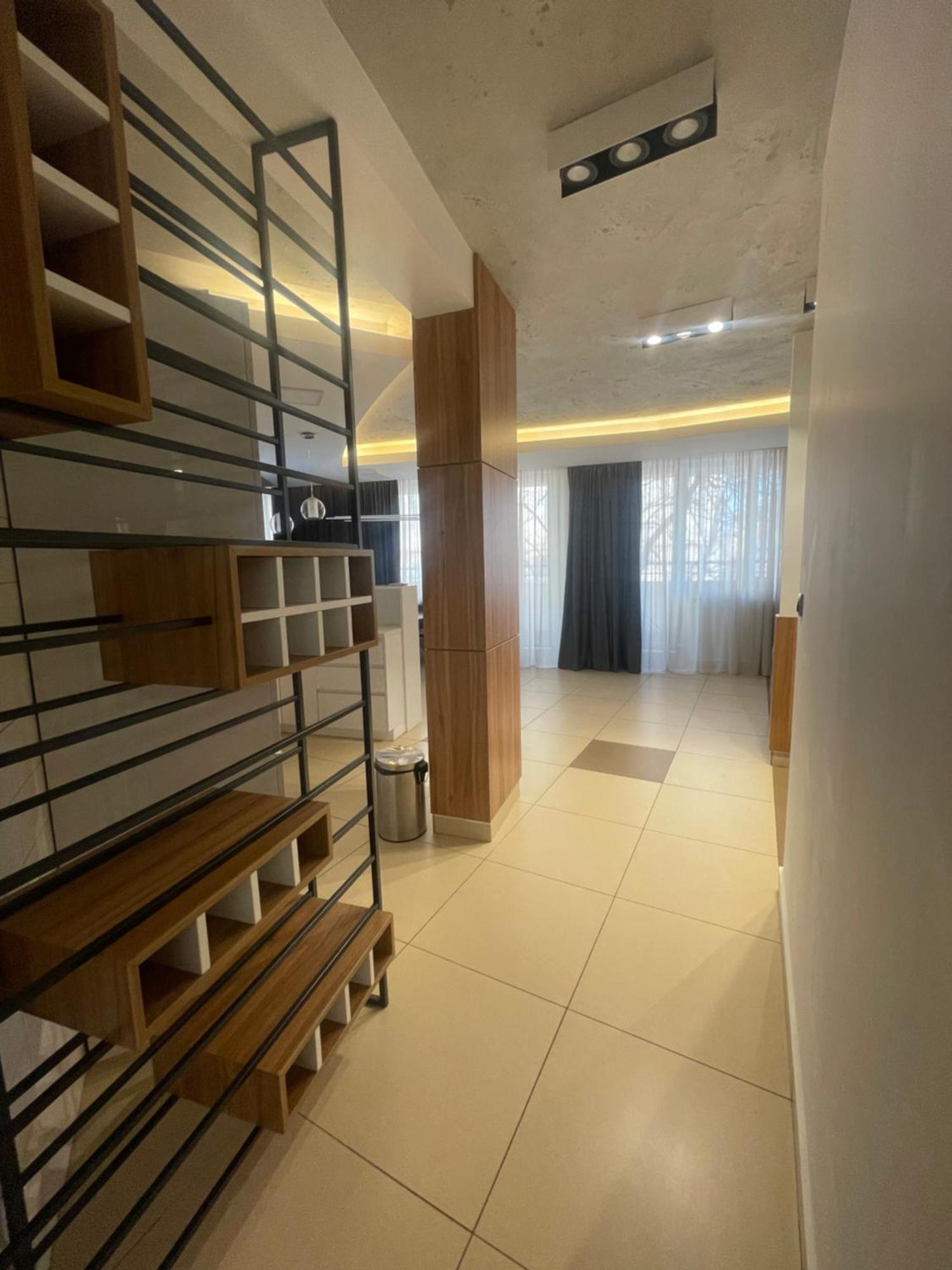Leo Lux 1 Apartment Nis Bagian luar foto